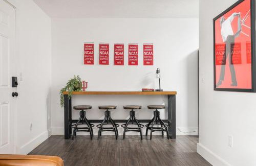 Bloomington House | Assembly Hall Hideaway - Walk To Stadiums!