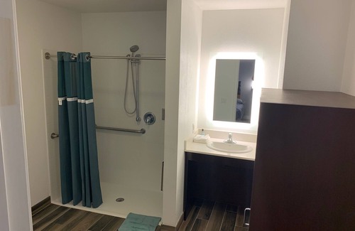 Old Town Hotel | Assessable Studio equipped kitchen, Queen bed + Full sofa-bed. Walk to Old Town