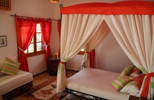 Asilah House | Assilah: Guest room and large living room in a house