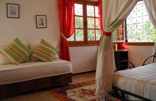 Asilah House | Assilah: Guest room and large living room in a house
