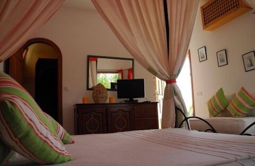 Asilah House | Assilah: Guest room and large living room in a house