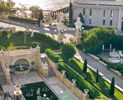 Saints Constantine and Helena Hotel | Astor Garden Hotel