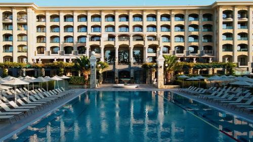 Saints Constantine and Helena Hotel | Astor Garden Hotel