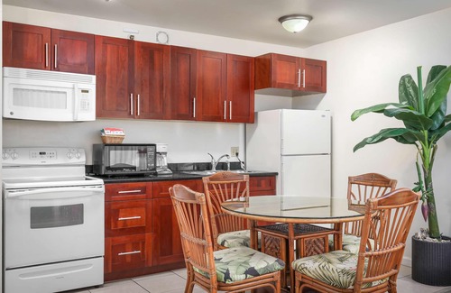 Waikiki Apartment | Aston at the Waikiki Banyan