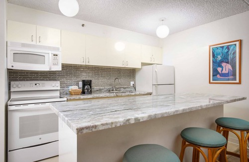 Waikiki Apartment | Aston at the Waikiki Banyan