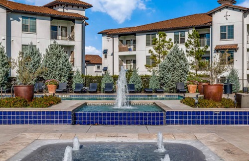 McNeil Apartment | Astonishing Cozysuites on I-35 w Pool Parking 07