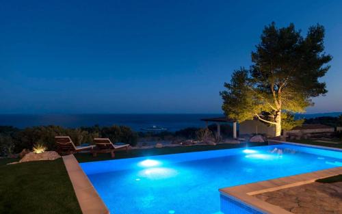 Hvar Villa | Astounding Hvar Villa 4 Bedrooms Villa Crystal Hvar 1 Mesmerizing Sea Views & Private Infinity Pool