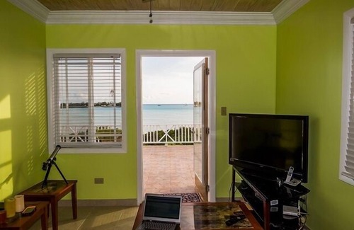 Black Point House | Astoundingly Pure and Blue Ocean View- Quiet and Serene Vacation Spot Awaits You