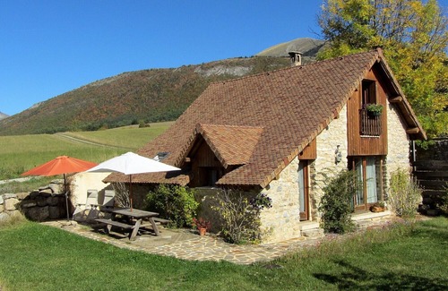 La Roche-des-Arnauds Cottage | At Clos de Lumière, an exceptional environment: come and recharge your batteries!