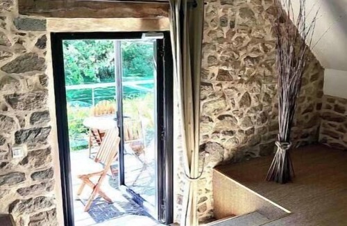 Pommerit-le-Vicomte Villa | At the edge of the wood