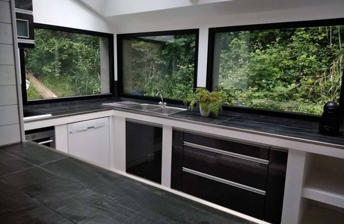 Pommerit-le-Vicomte House | At the water's edge.