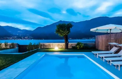 Lezzeno Villa | At the waters edge with Lake Como literally lapping at its feet- village Lezzeno