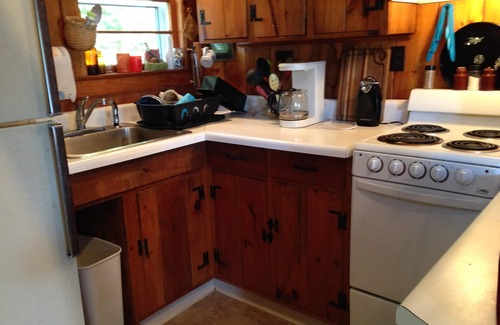 Sandown Cabin | at water's edge on quiet pond