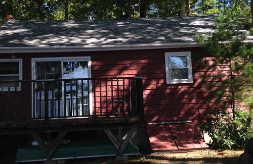Sandown Cabin | at water's edge on quiet pond