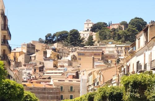 Licata Apartment | Atelier Terenzio, 24h check in