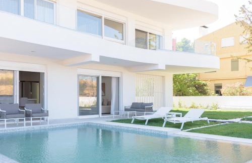 Elliniko Apartment | Athenean Private Pool Haven