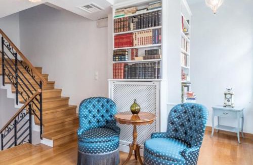 Plaka Apartment | Athenian Villa Beneath the Acropolis