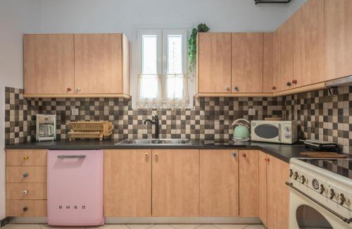 Kallithea Apartment | Athens Country House - Heated Jacuzzi - free bikes