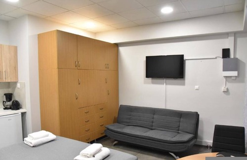 Ampelokipoi Apartment | Athens Zeus A by Super Host Hub