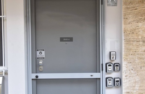 Ampelokipoi Apartment | Athens Zeus A by Super Host Hub