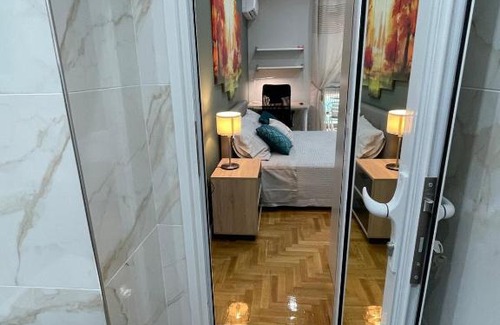 Athens Apartment | AthensHomes 4th Fl Privacy n Comfort 3Br-3Ba
