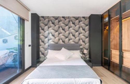 Huerta de Santa Teresa Apartment | Atico moderno en Nervion con terraza