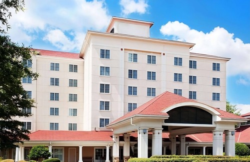 College Park Apartment | Atlanta Experience! Pet-Friendly Stay! Free Shuttle to ATL Airport & Indoor Pool