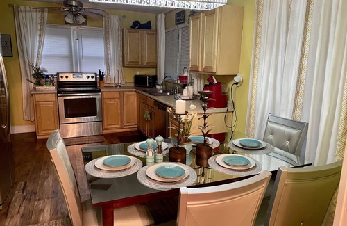 Sandtown House | Atlanta Pool Home Near Airport, Attractions & Downtown 8 guests Max