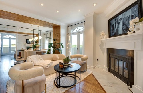 Colonial Homes Apartment | Atlanta Rental with Balcony Near Buckhead!