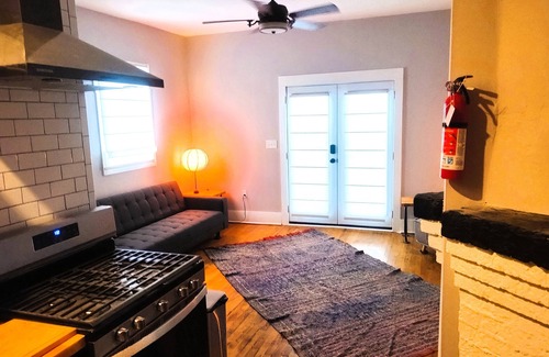 West End Apartment | Atlanta’s West End's Best: Full Chef's Kitchen, Classic Porch. Subway Bathtub