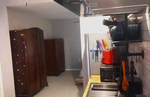 West End Apartment | Atlanta’s West End's Best: Full Chef's Kitchen, Classic Porch. Subway Bathtub