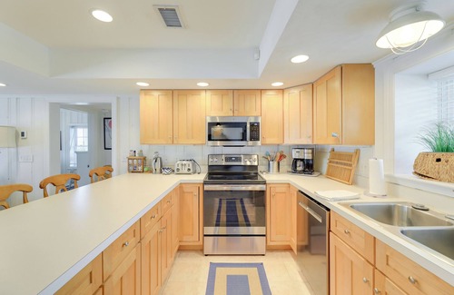 Atlantic Beach Apartment | Atlantic Beach Condo - Walk to Beaches!