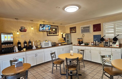 Chincoteague Hotel | Atlantic Shores Inn and Suites