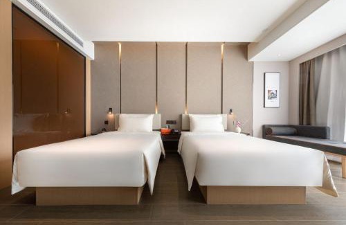 Caidian District Hotel | Atour Hotel Wuhan Zhuankou Dongfeng Avenue Sports Center