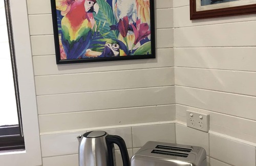 Williamstown Apartment | Attic/Studio Apartment - Central Williamstown, near cafes, shops, beach & trains