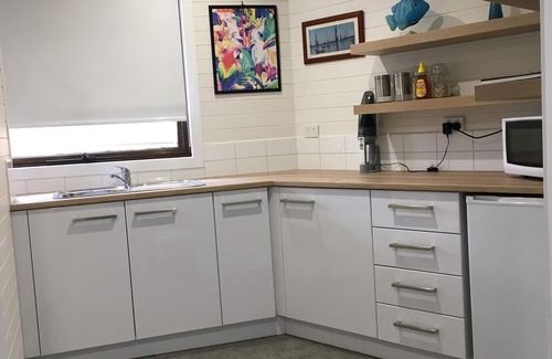 Williamstown Apartment | Attic/Studio Apartment - Central Williamstown, near cafes, shops, beach & trains