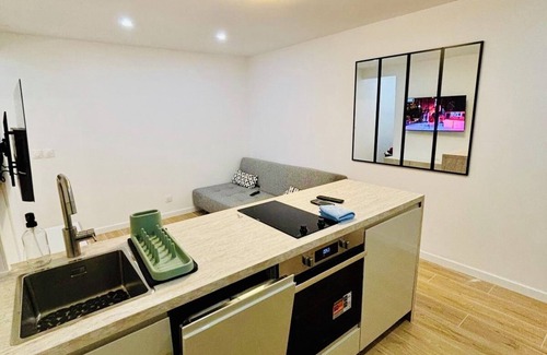 Universite Apartment | Attractive renovated apartment including secure covered parking, 10 min from Paris