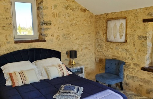 Figeac Bed & Breakfast | Atypical room