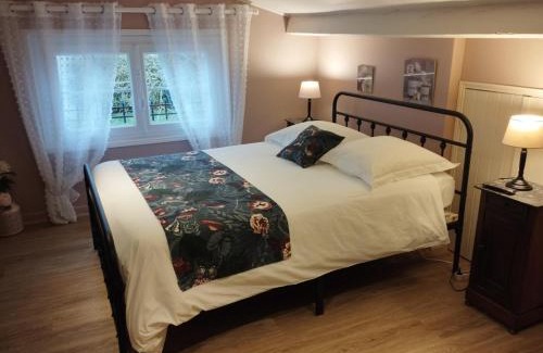 Montpon-Menesterol Bed & Breakfast | Au Cœur de Ménestérol Chambre Émotion