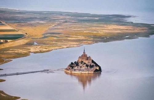 Huisnes-sur-Mer House | Au Mont Chez Vous #Jacuzzi et Vue Mont-St-Michel#
