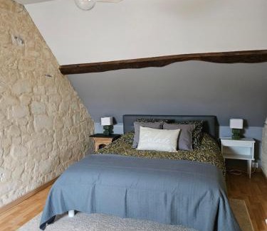 Charce-Saint-Ellier-sur-Aubance Bed & Breakfast | Au pied du Lavoir Chambre Odile