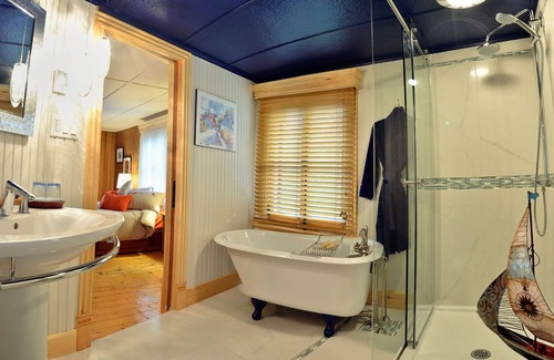 Cap-a-l'Aigle Bed & Breakfast | Auberge A La Chouenne