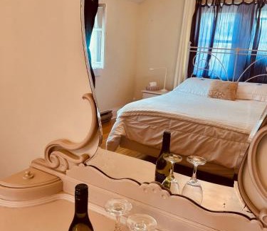 Wakefield Hotel | Auberge De Mon Petit Chum B&B