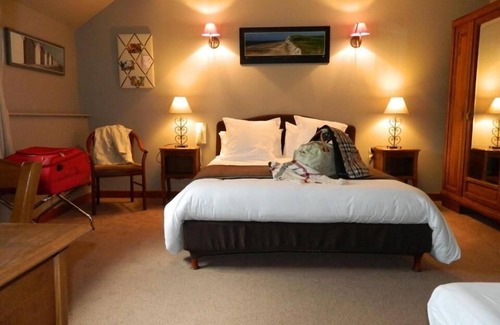 Guines Hotel | Auberge du Colombier