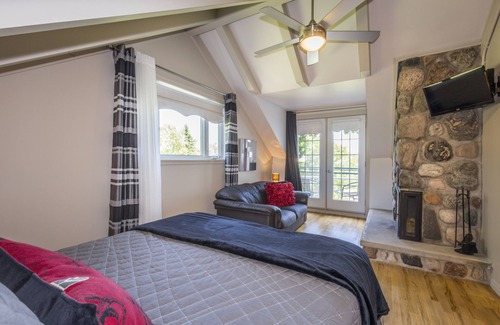 Cap-a-l'Aigle House | Auberge Fleurs de Lune