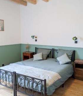 Saint-Leger-sous-Beuvray House | Auberge de la Belette Cendrée