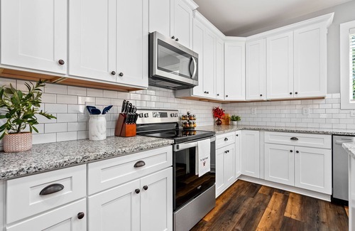 Auburn House | Auburn Campus 1.2 Mi. Park at Home Free Golf - Tennis Easy Drive