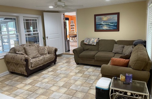 Valley Cabin | Auburn Game day Lake house with extra large back porch and floating dock