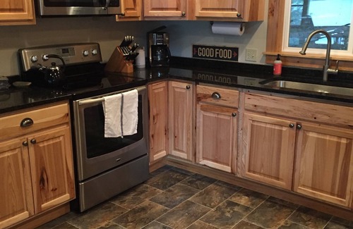 Sagle House | AUGUST WEEK AVAILABLE! Amazing spot across from Bottle Bay Marina!