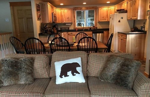 Sagle House | AUGUST WEEK AVAILABLE! Amazing spot across from Bottle Bay Marina!